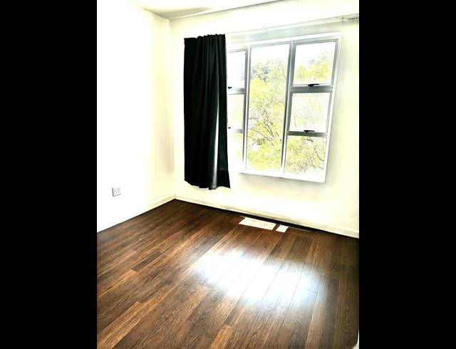 2 BEDROOM APARTMENT FOR SALE IN BRYANSTON